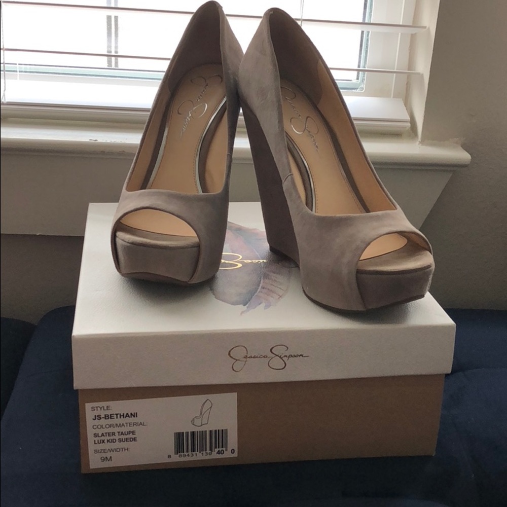 Jessica Simpson open toe taupe wedges